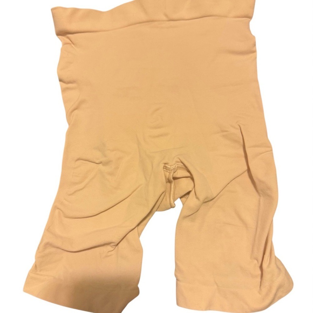 SKIMS Sculpting Shorts Size Small NWOT